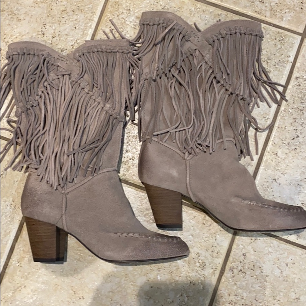 Women’s fringe boots